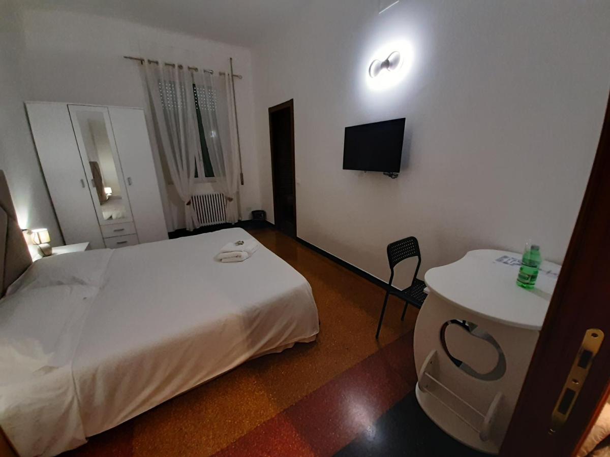 La Lanterna Di Angelo Hotel Genoa Bagian luar foto
