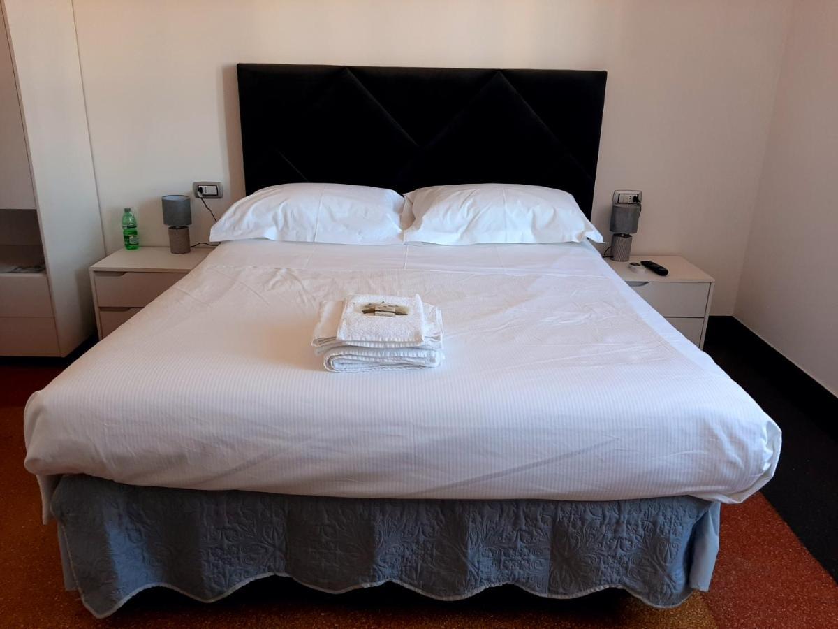 La Lanterna Di Angelo Hotel Genoa Bagian luar foto