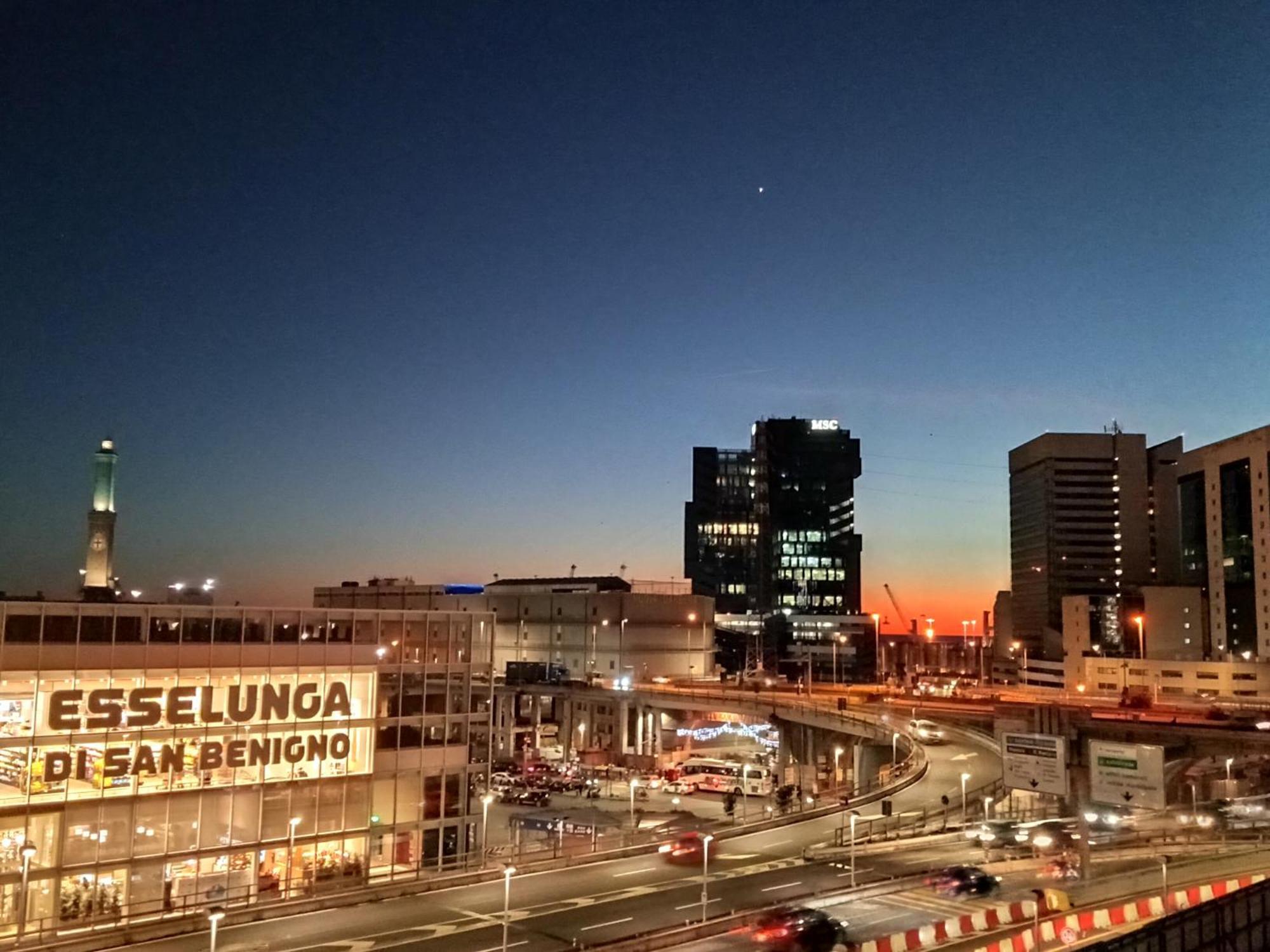 La Lanterna Di Angelo Hotel Genoa Bagian luar foto
